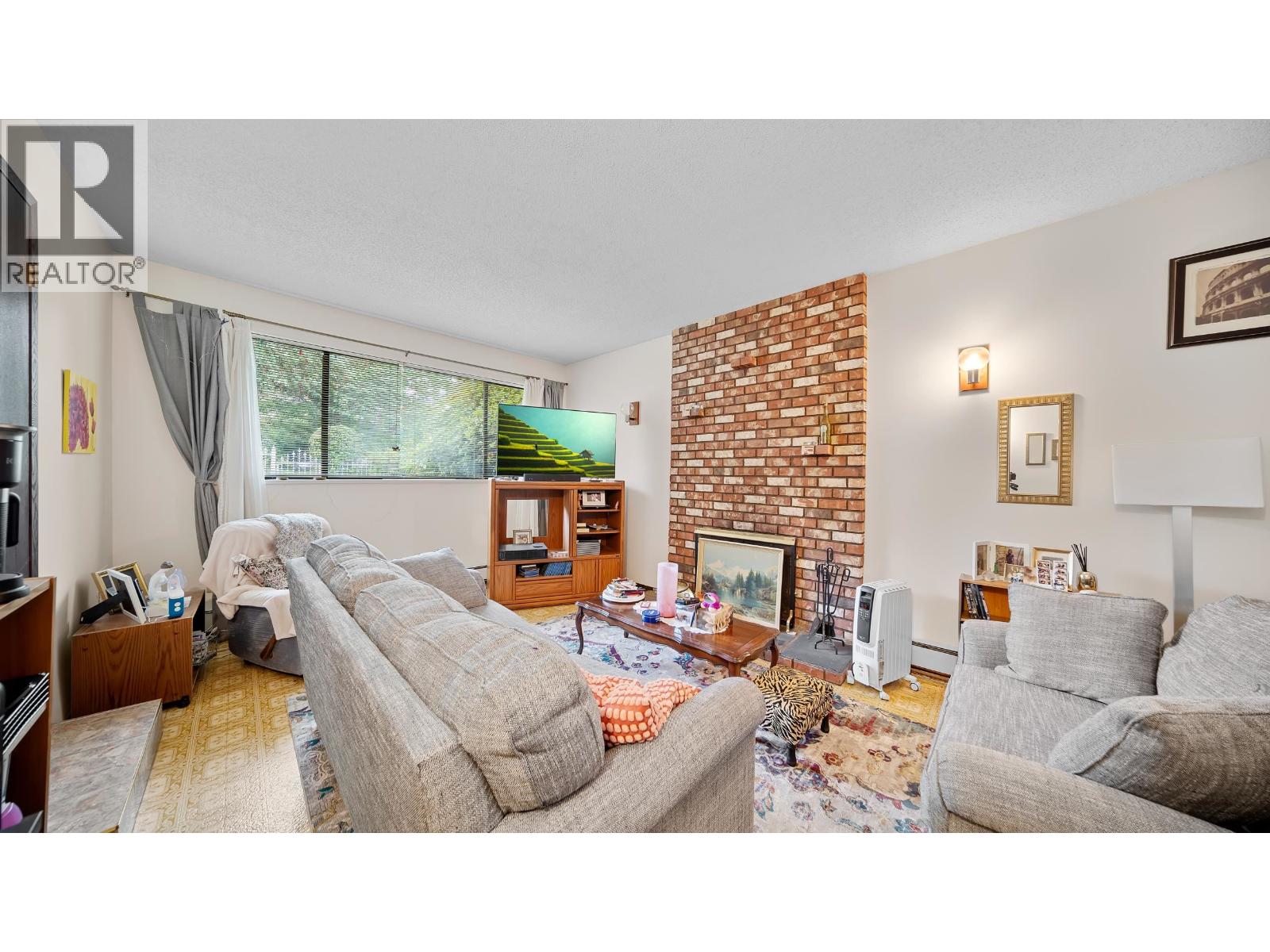 271 E 38TH AVENUE, Vancouver