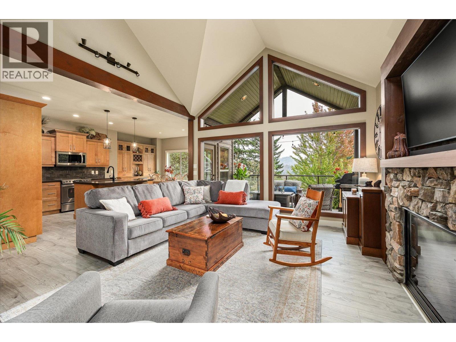  2551 Paramount Drive, West Kelowna