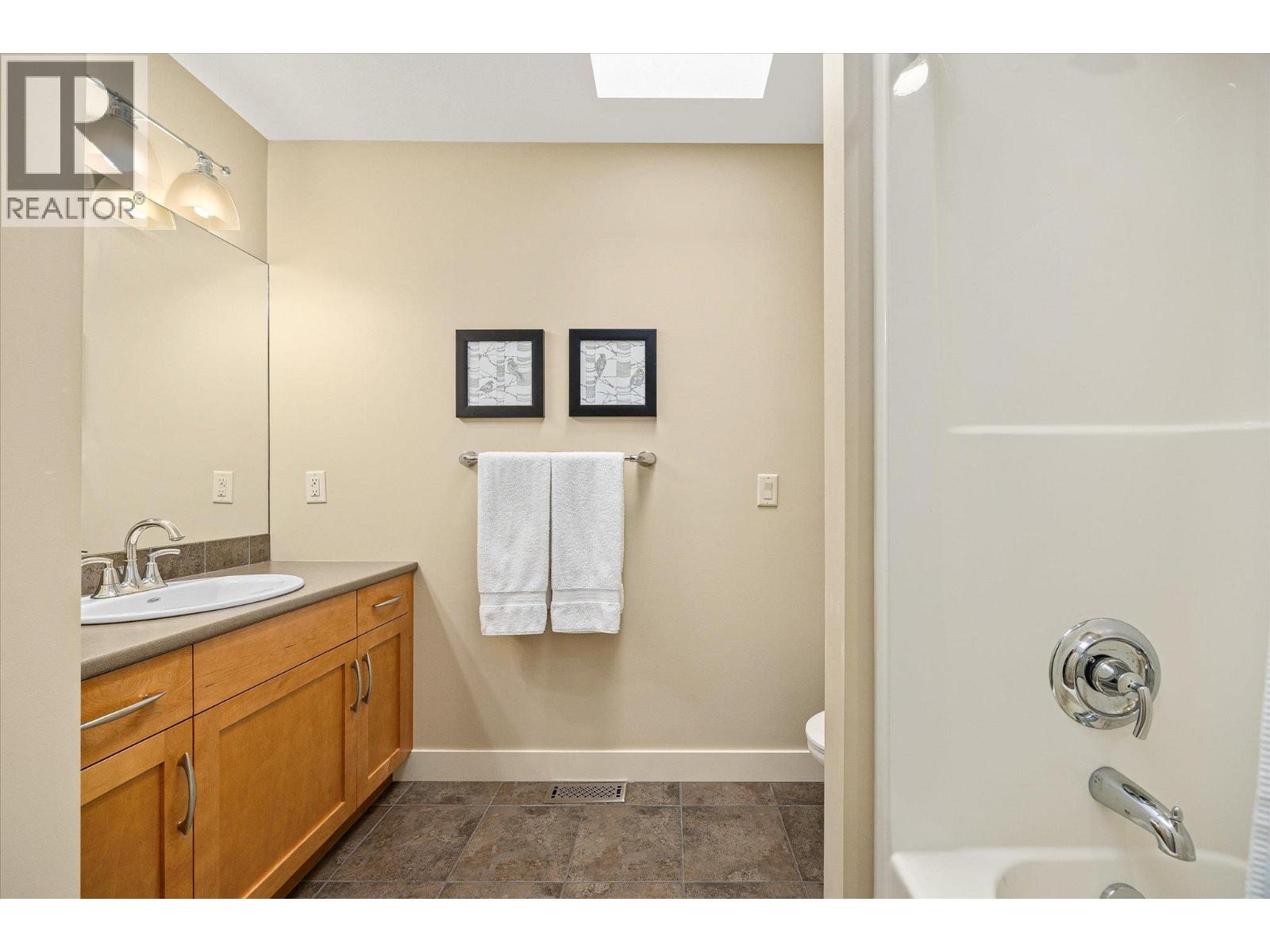  2551 Paramount Drive, West Kelowna