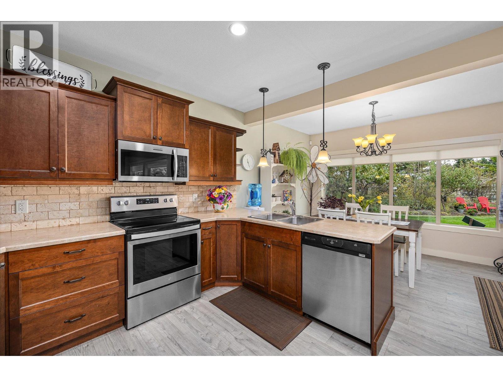  2551 Paramount Drive, West Kelowna