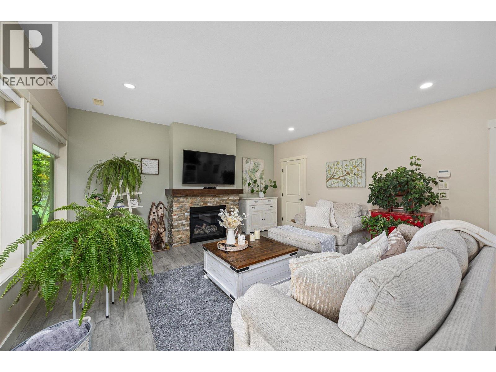 2551 Paramount Drive, West Kelowna