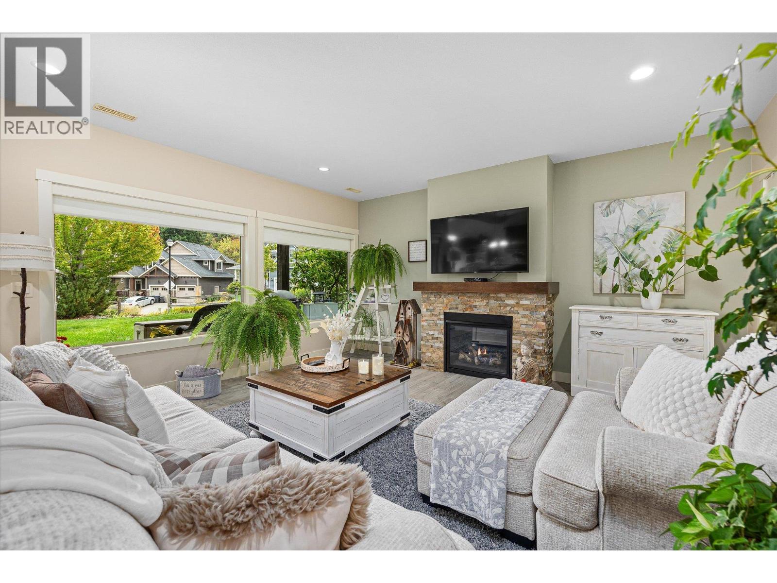  2551 Paramount Drive, West Kelowna