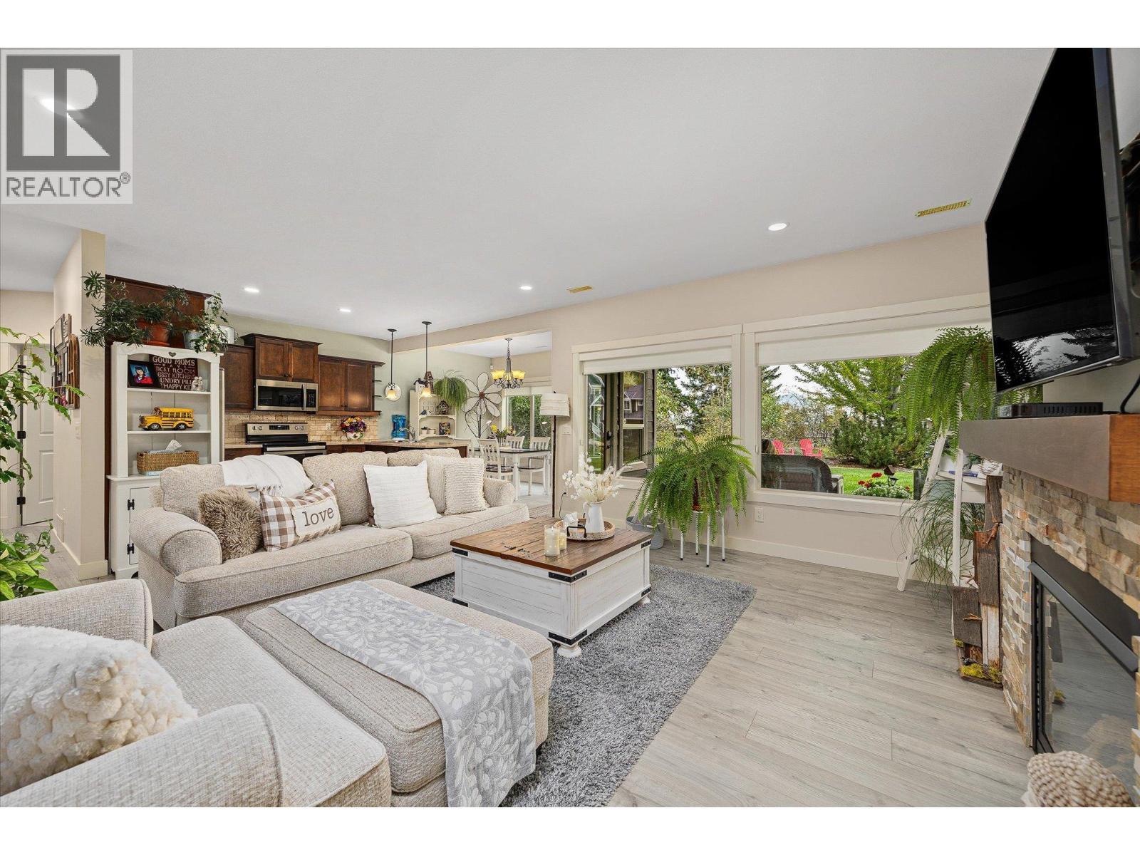  2551 Paramount Drive, West Kelowna