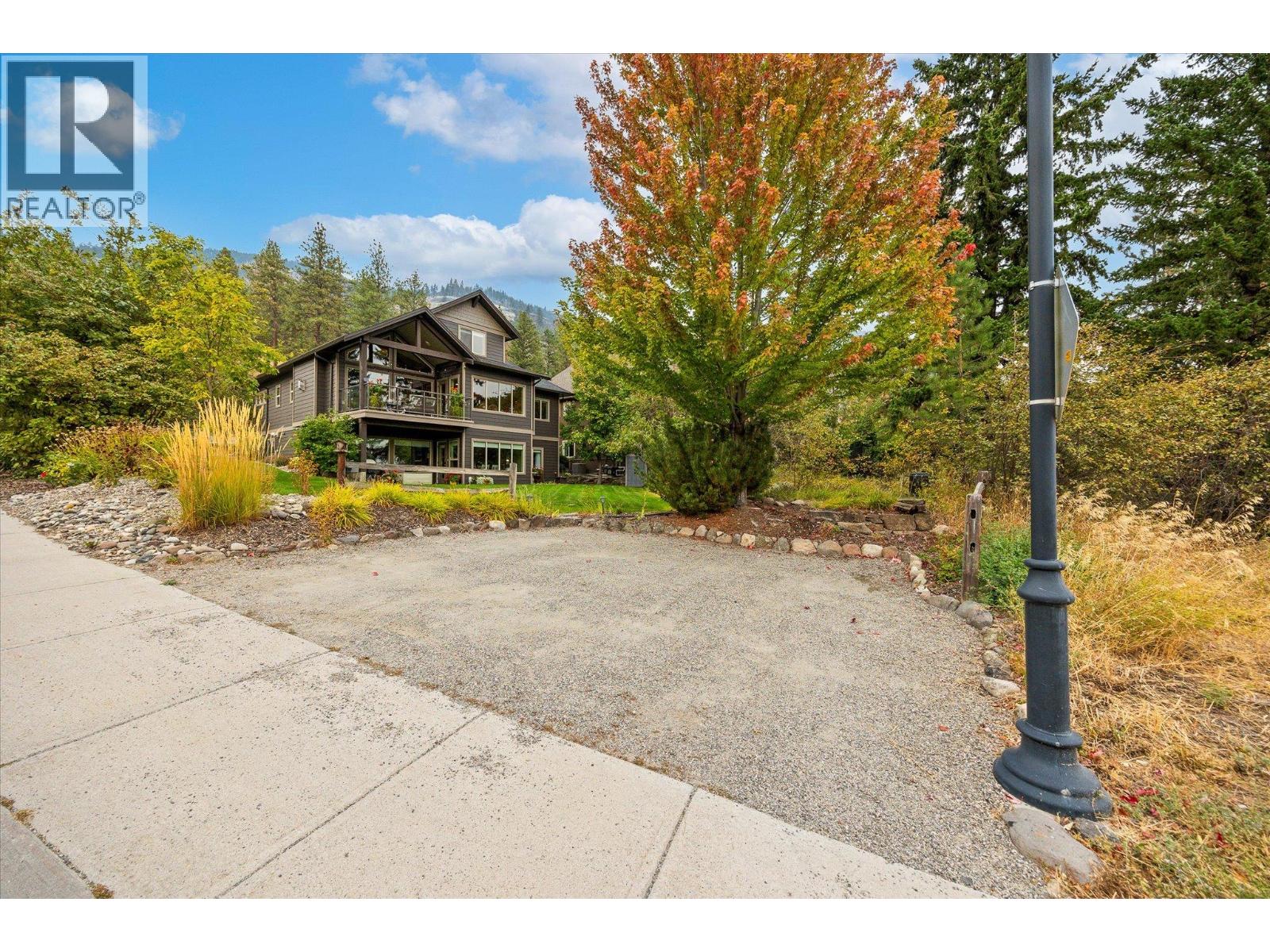  2551 Paramount Drive, West Kelowna