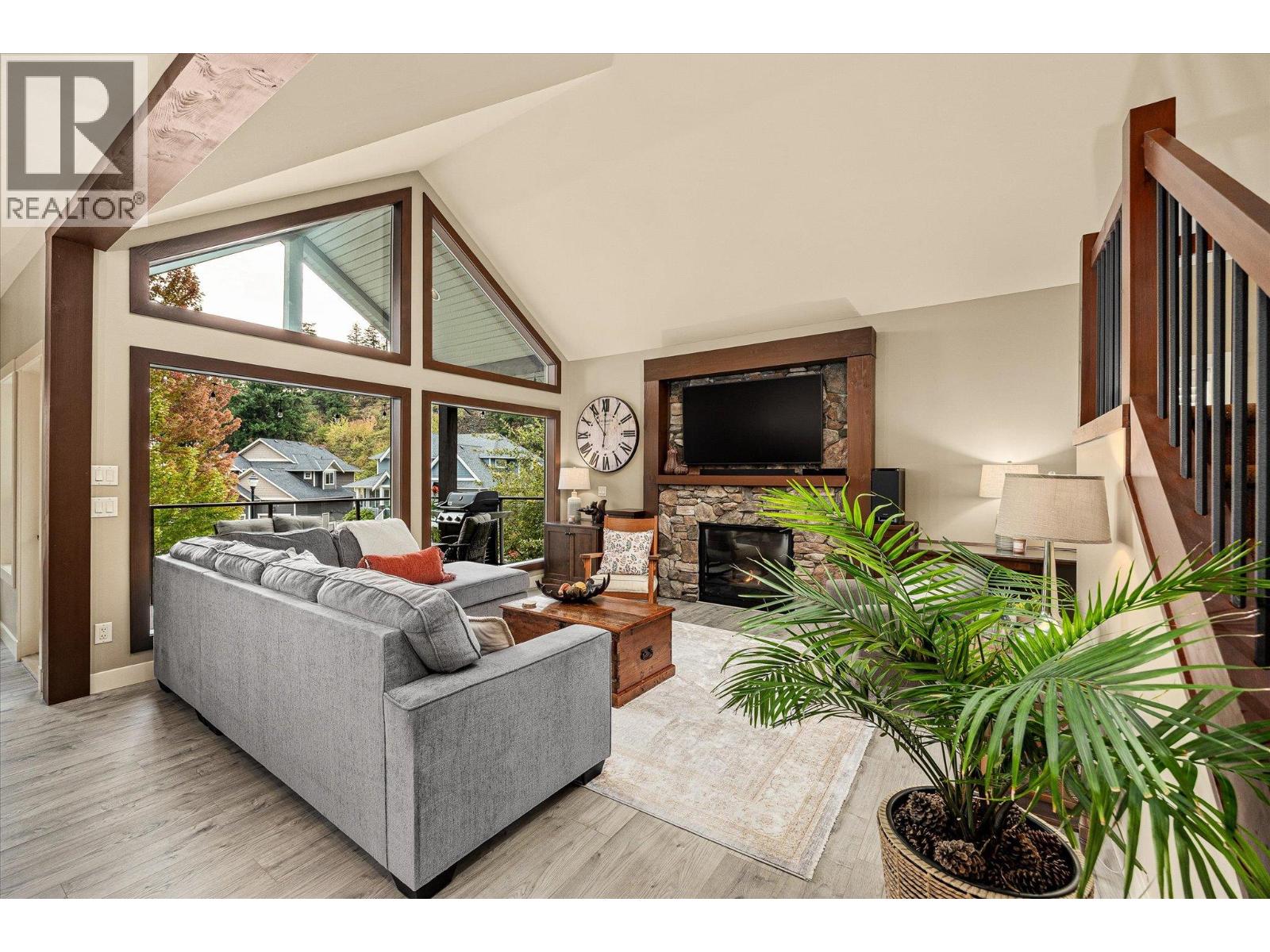  2551 Paramount Drive, West Kelowna