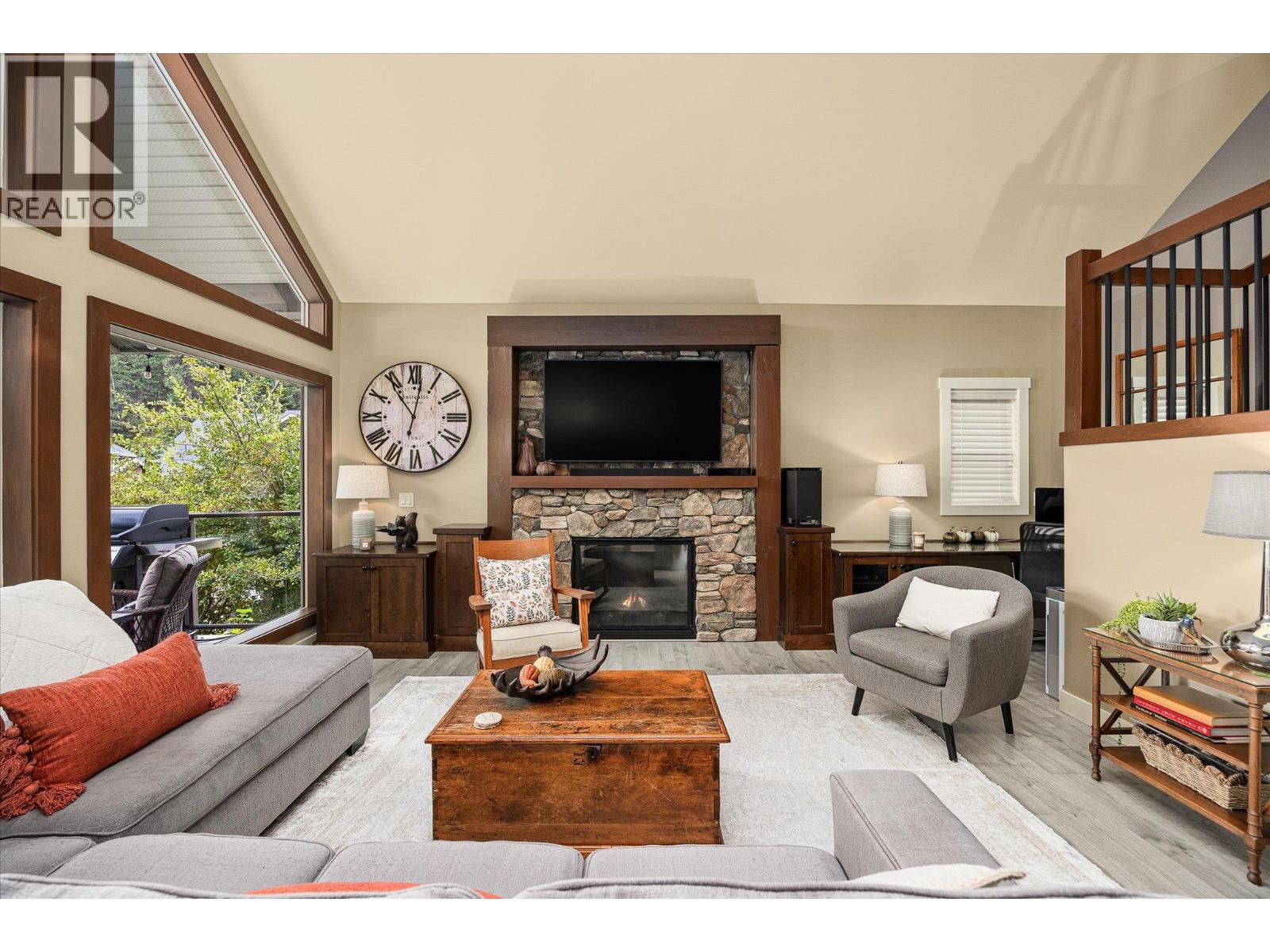  2551 Paramount Drive, West Kelowna