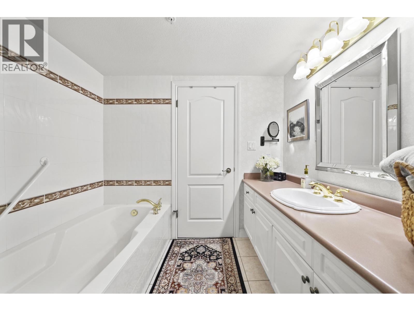#204-1250 55 Street, Delta
