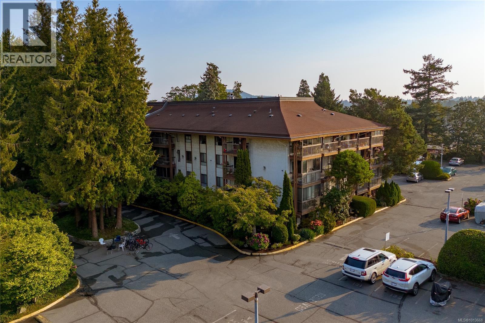 407 1009 McKenzie Avenue, Saanich