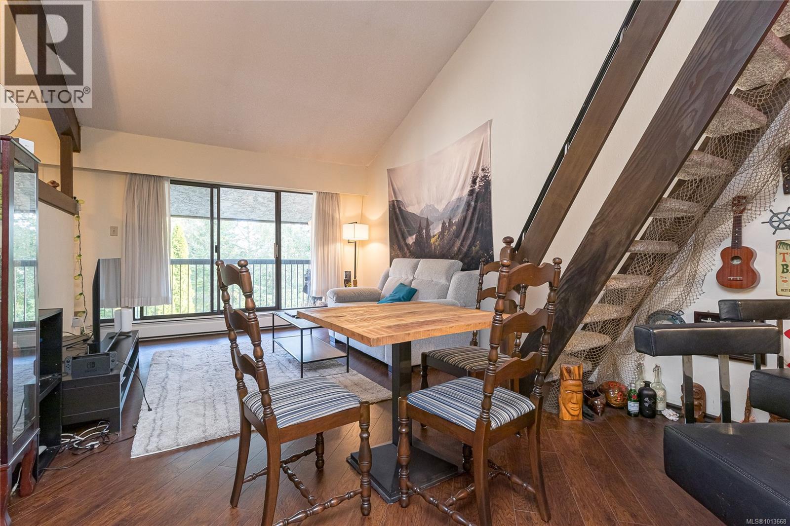 407 1009 McKenzie Avenue, Saanich