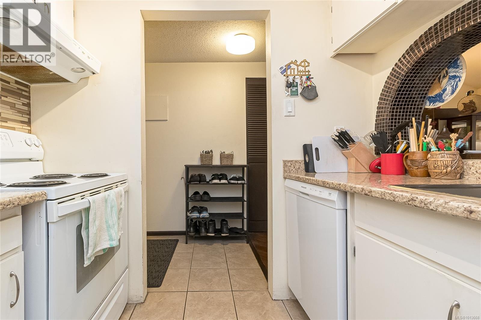 407 1009 McKenzie Avenue, Saanich