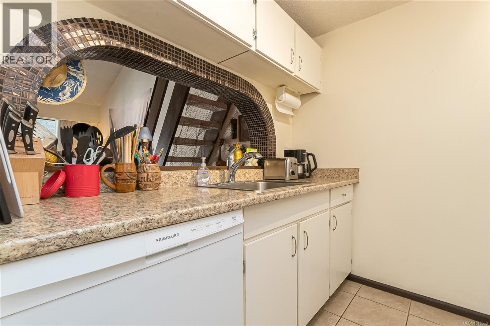 407 1009 McKenzie Avenue, Saanich