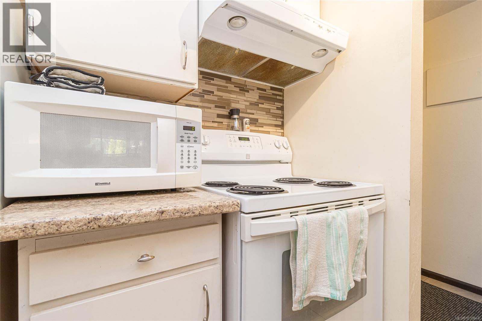 407 1009 McKenzie Avenue, Saanich