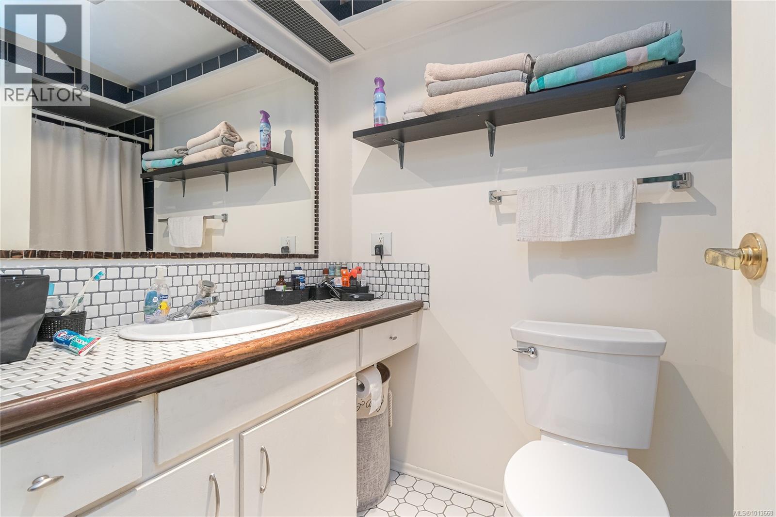 407 1009 McKenzie Avenue, Saanich