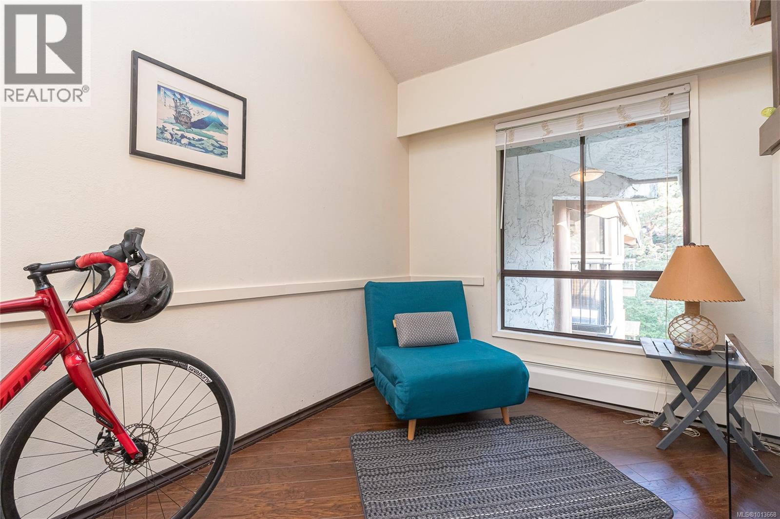 407 1009 McKenzie Avenue, Saanich