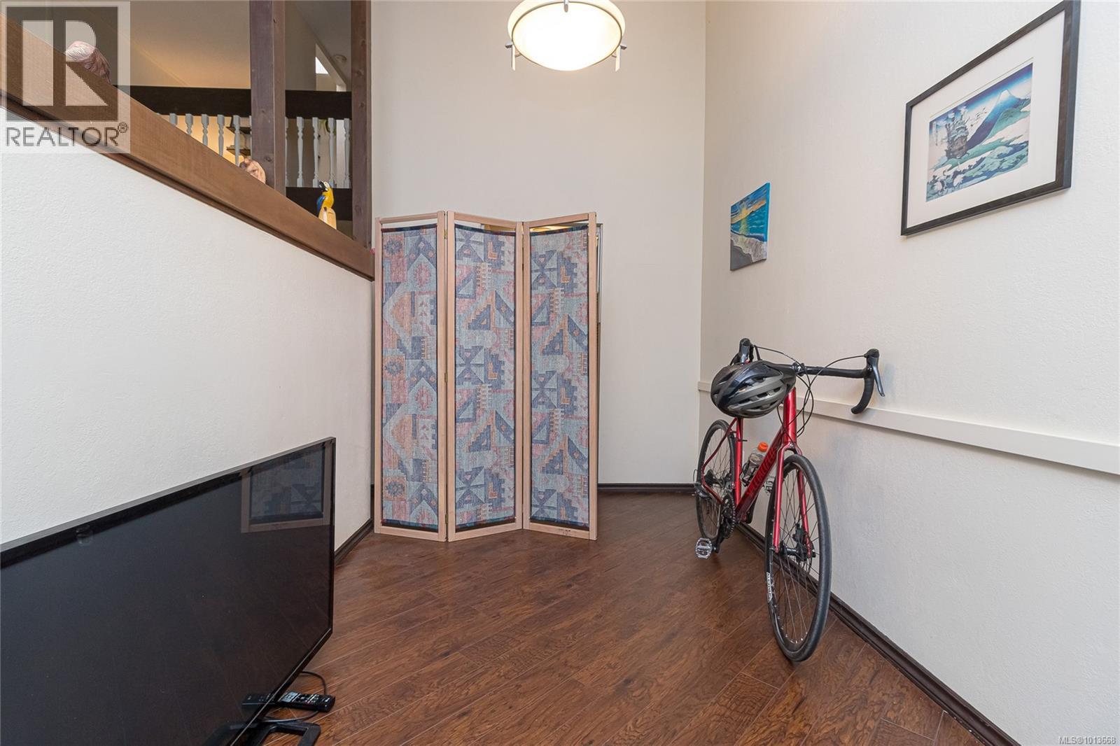 407 1009 McKenzie Avenue, Saanich
