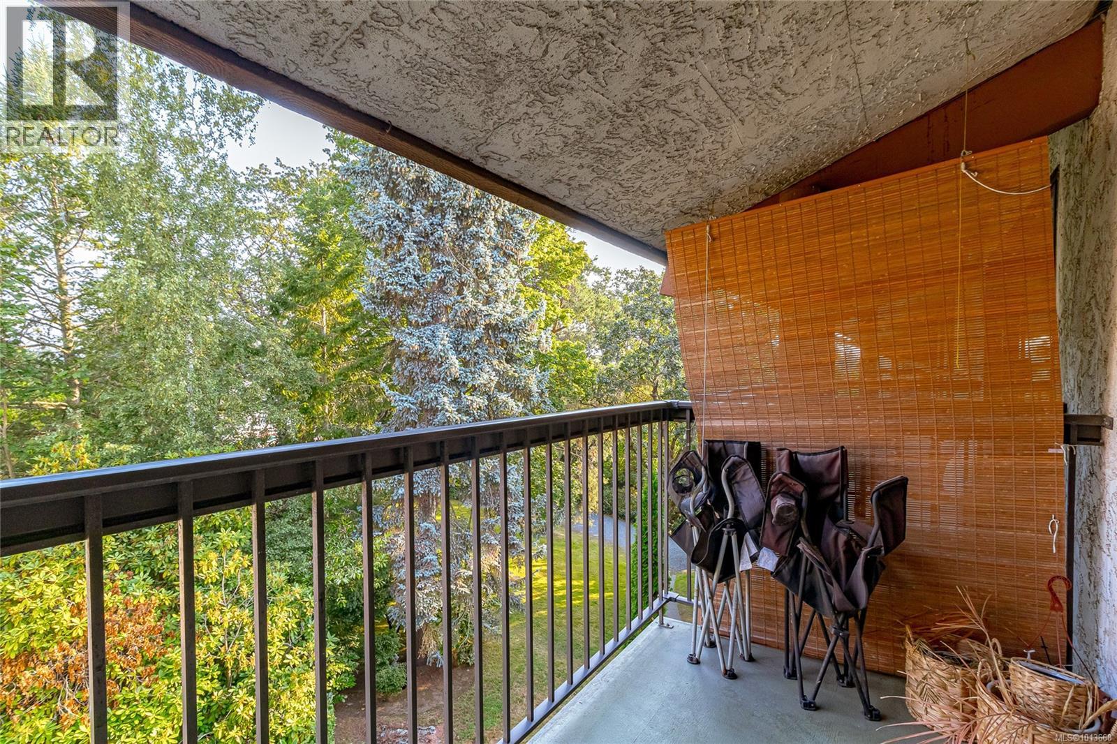 407 1009 McKenzie Avenue, Saanich