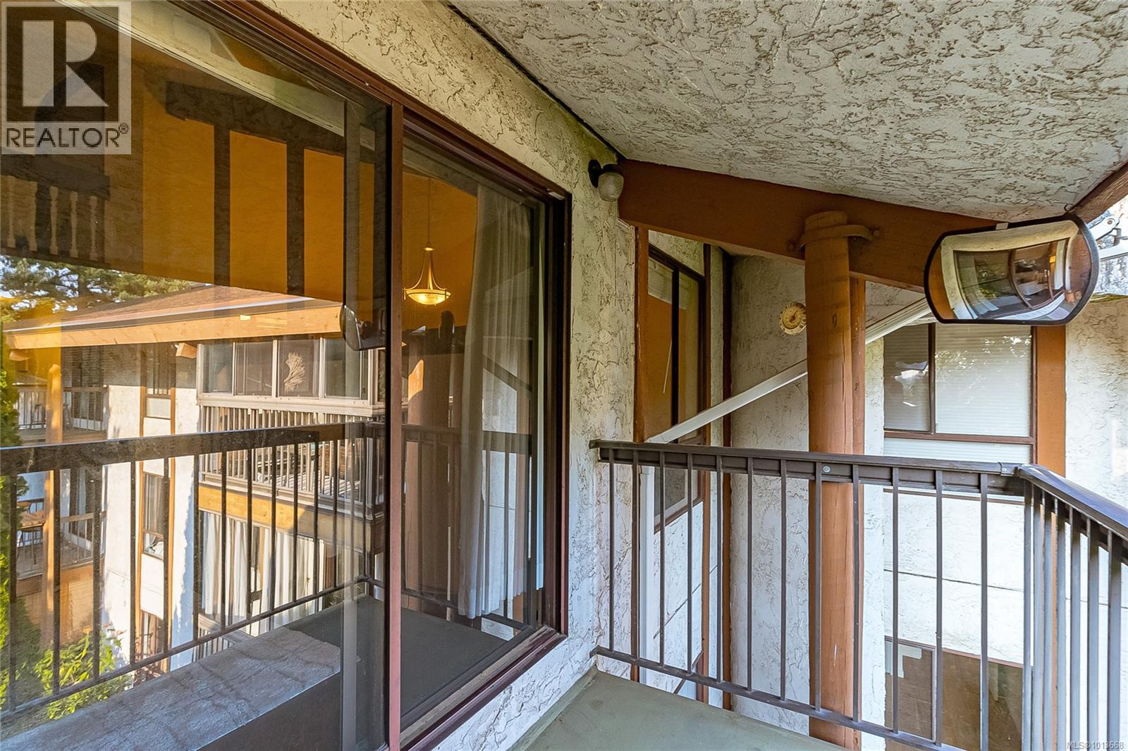 407 1009 McKenzie Avenue, Saanich