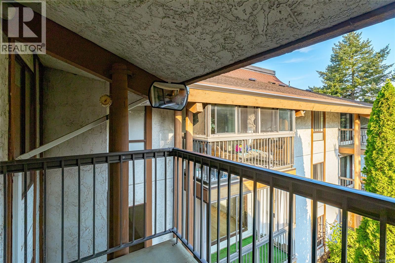 407 1009 McKenzie Avenue, Saanich