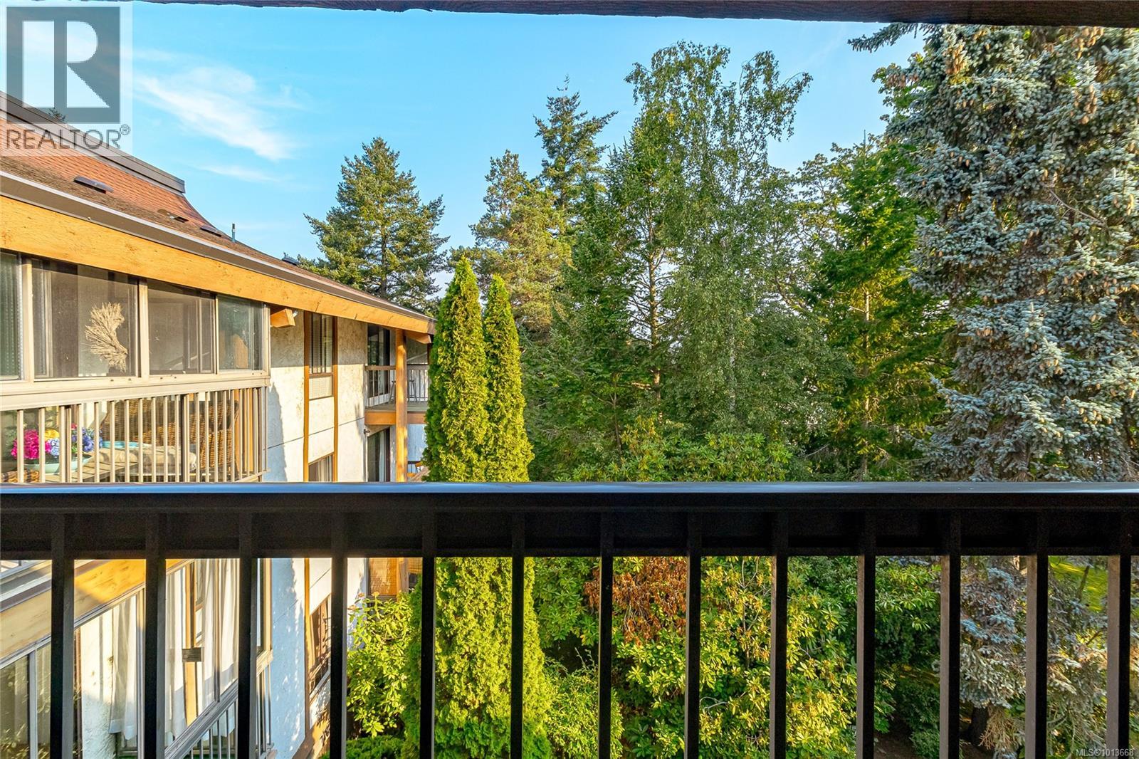 407 1009 McKenzie Avenue, Saanich