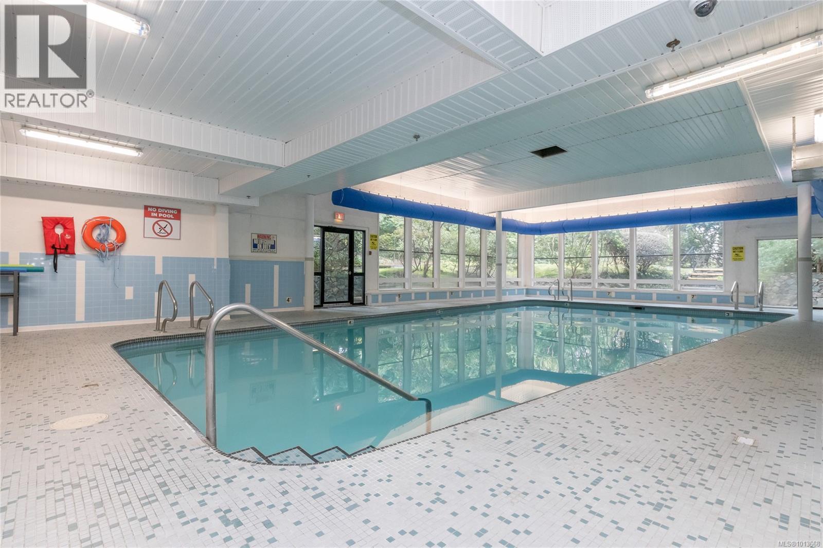 407 1009 McKenzie Avenue, Saanich