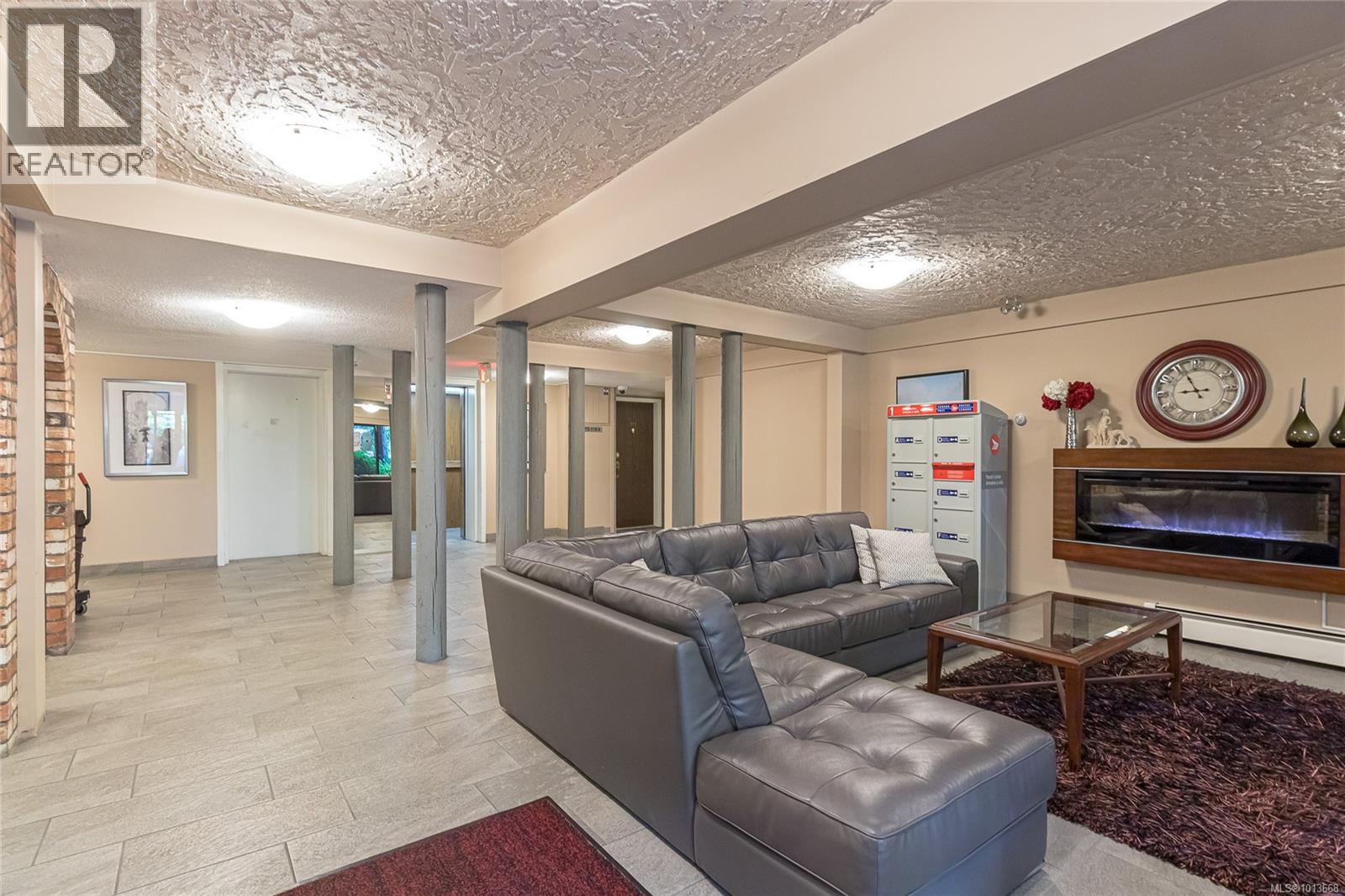 407 1009 McKenzie Avenue, Saanich