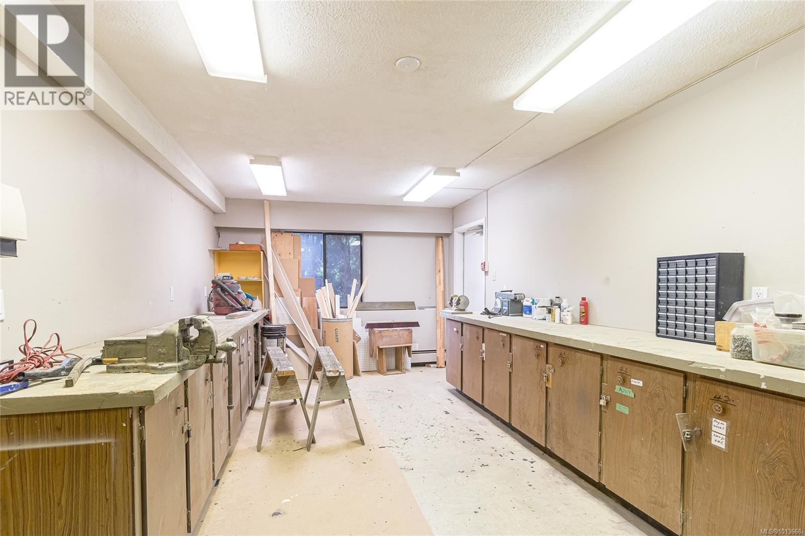 407 1009 McKenzie Avenue, Saanich