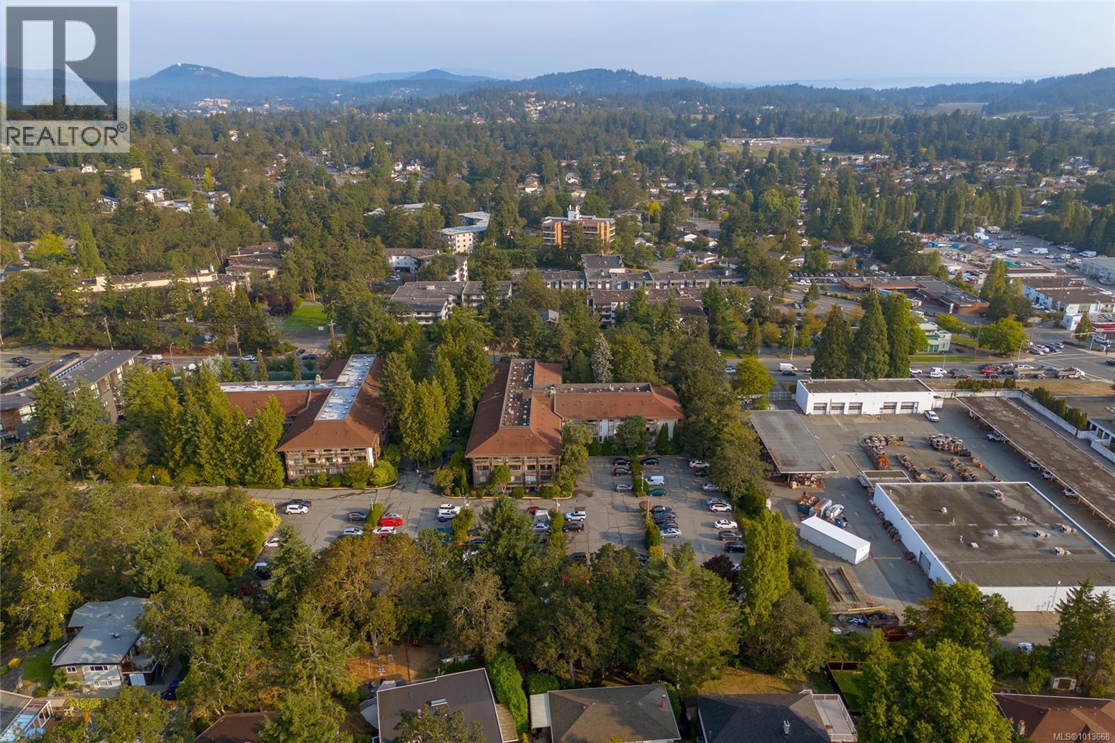 407 1009 McKenzie Avenue, Saanich