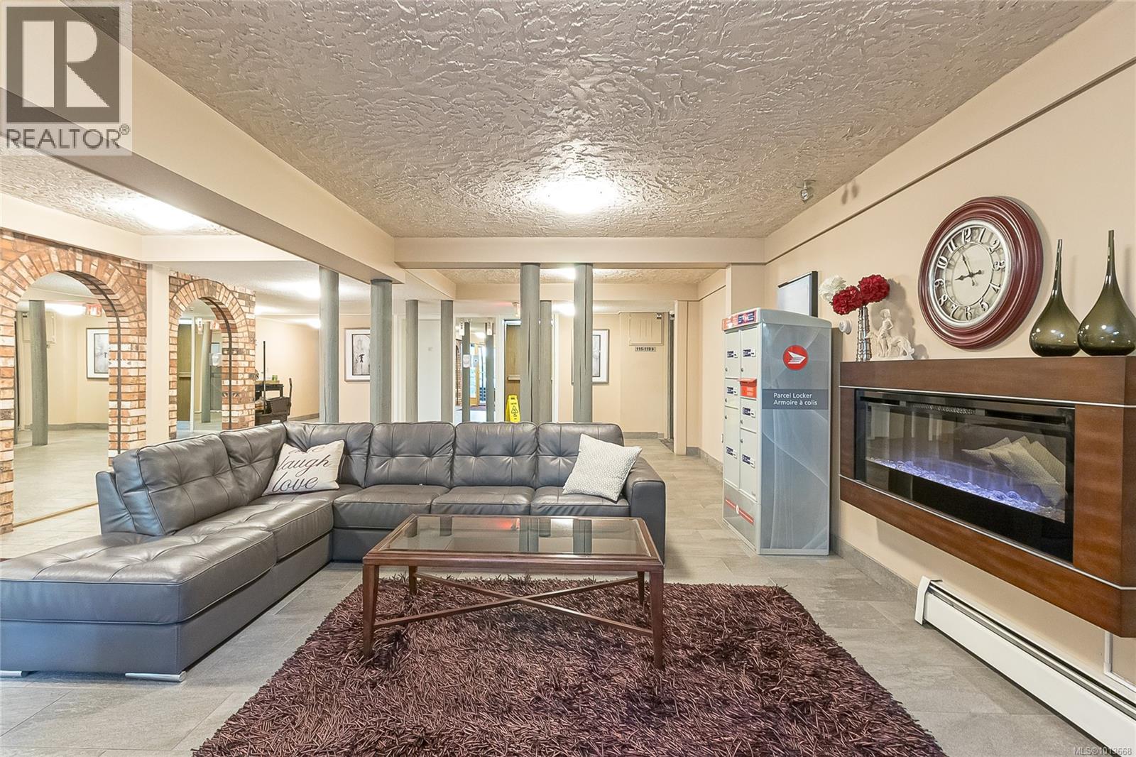 407 1009 McKenzie Avenue, Saanich