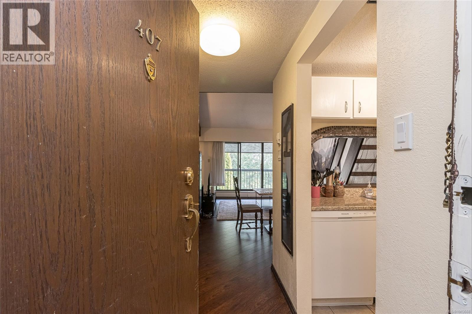 407 1009 McKenzie Avenue, Saanich