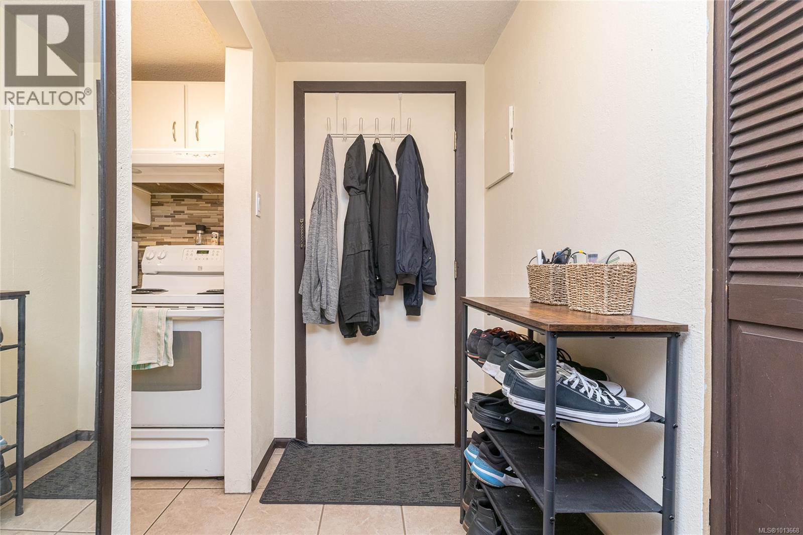 407 1009 McKenzie Avenue, Saanich