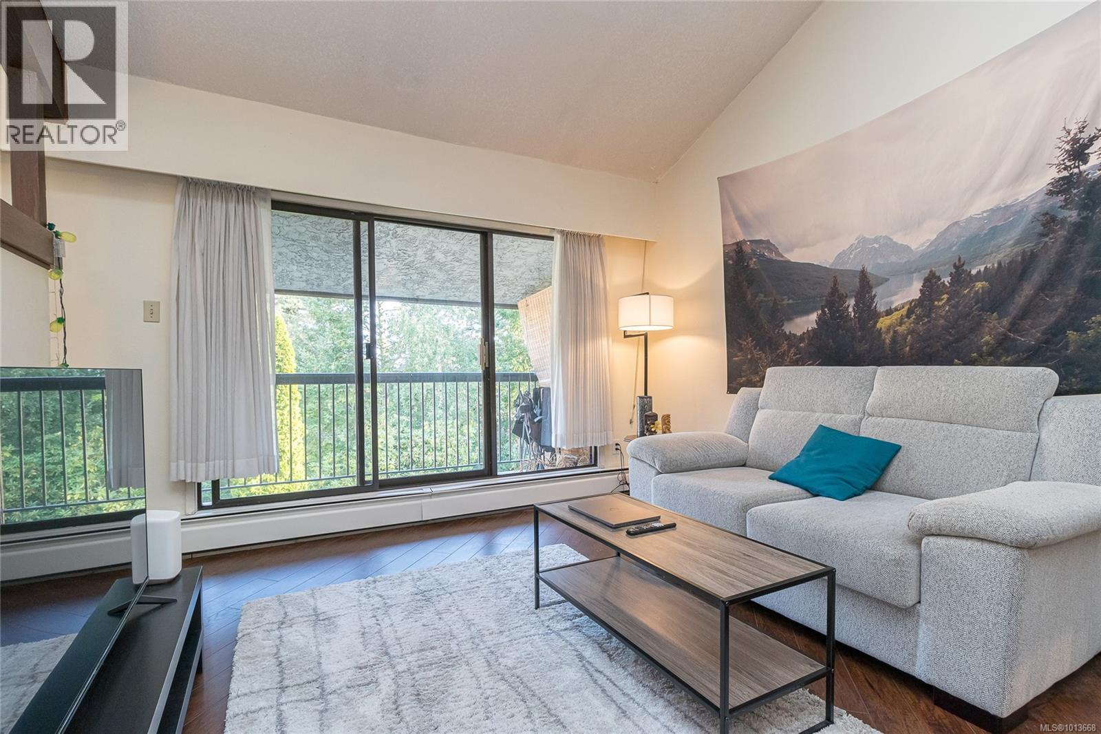 407 1009 McKenzie Avenue, Saanich
