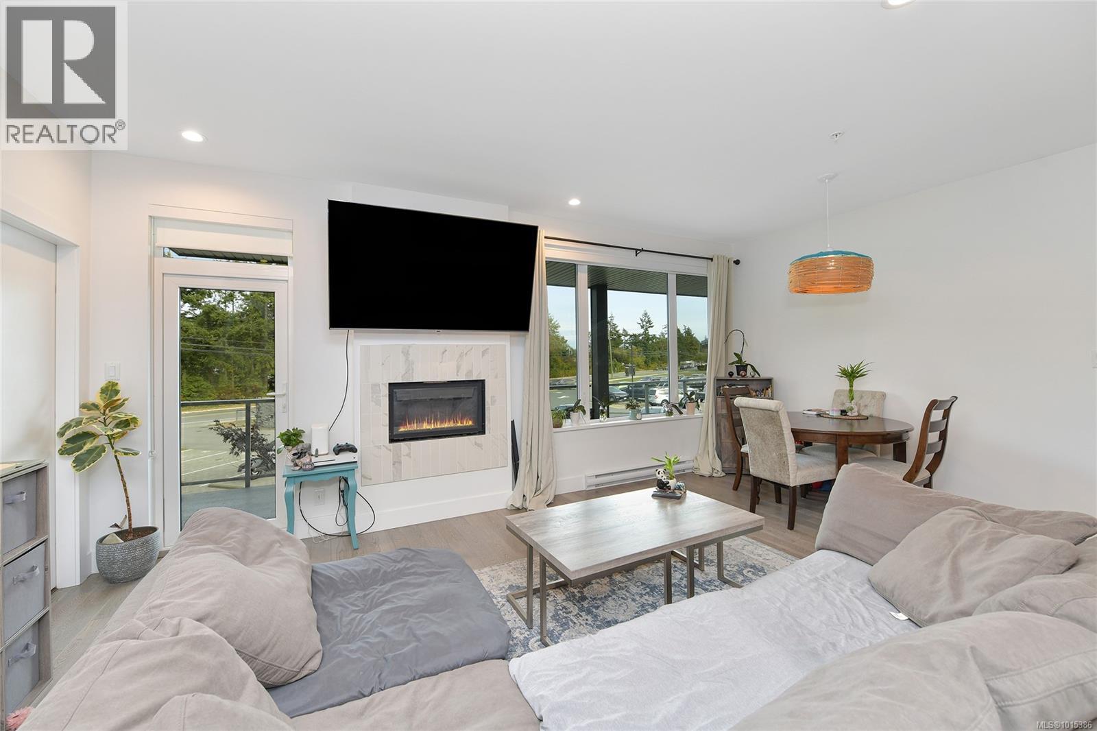206 10660 McDonald Park Road, North Saanich