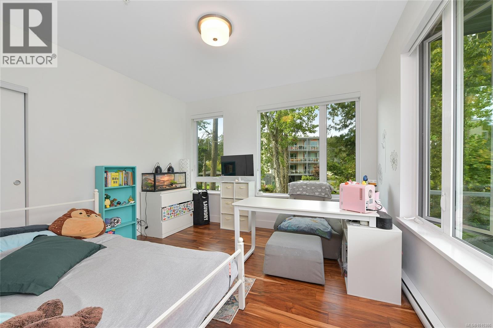 206 10660 McDonald Park Road, North Saanich