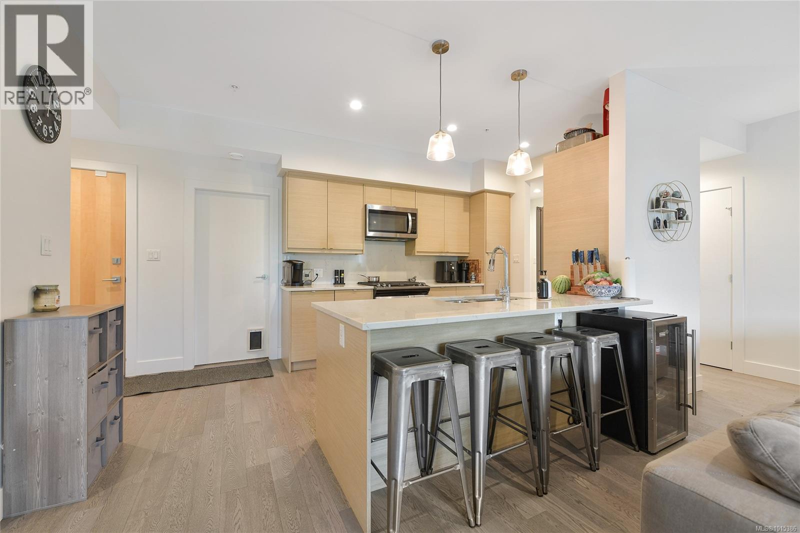 206 10660 McDonald Park Road, North Saanich