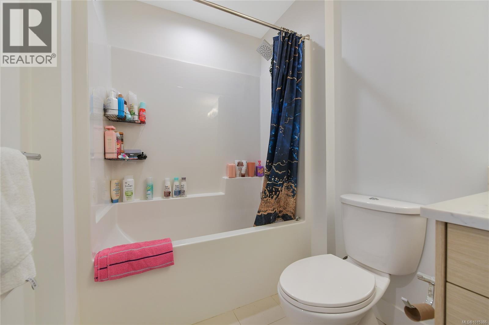 206 10660 McDonald Park Road, North Saanich