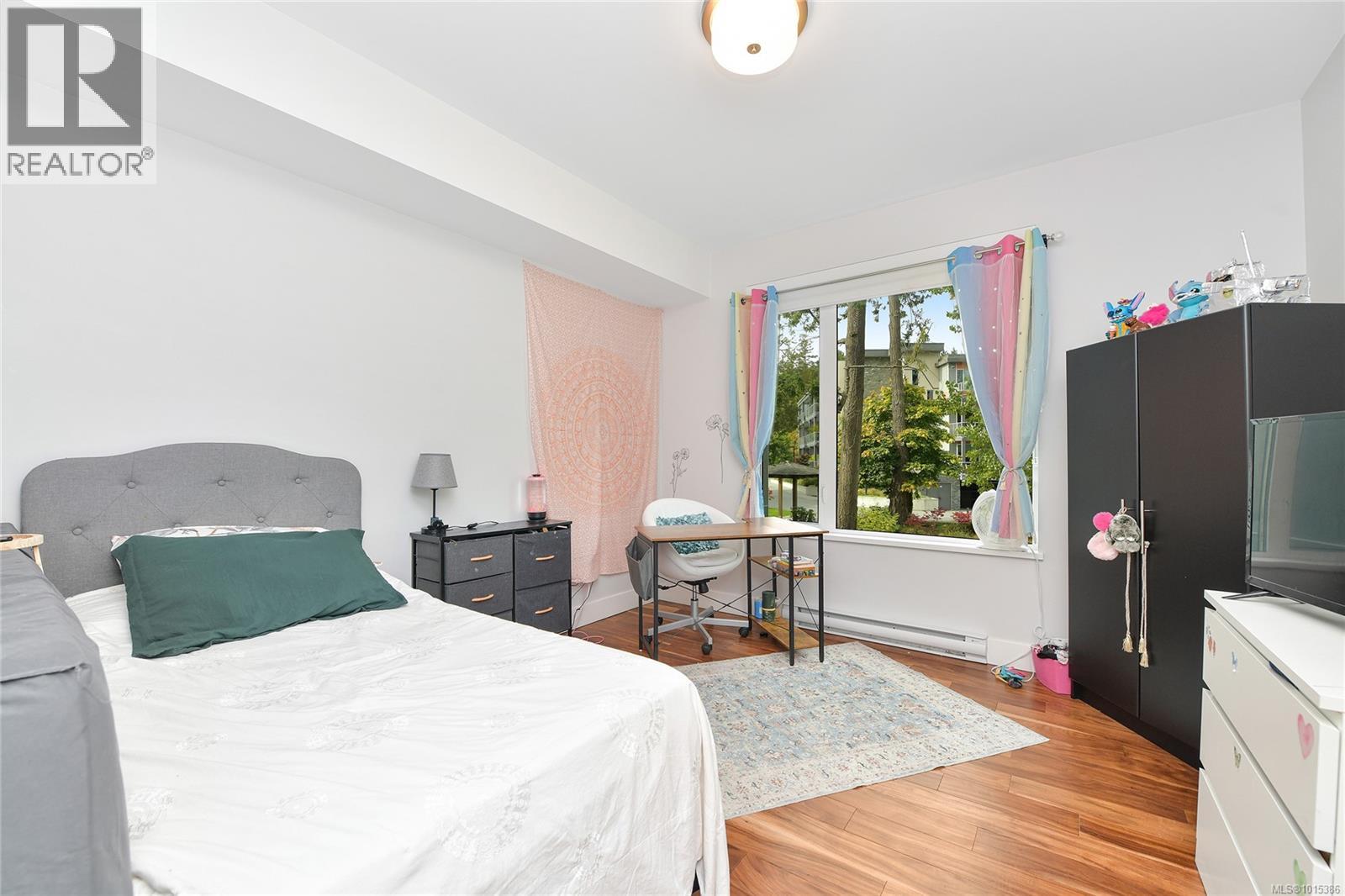 206 10660 McDonald Park Road, North Saanich
