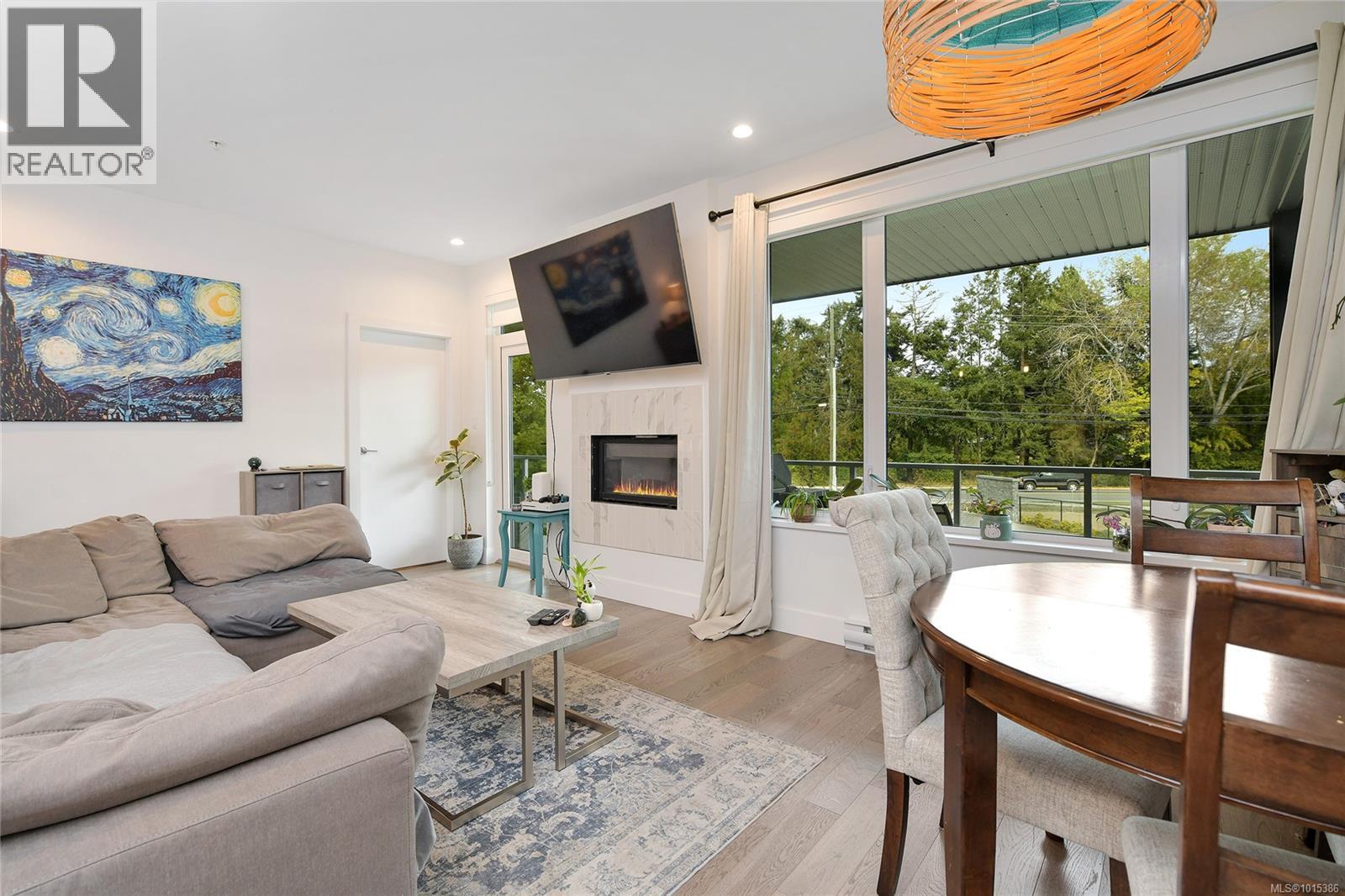 206 10660 McDonald Park Road, North Saanich