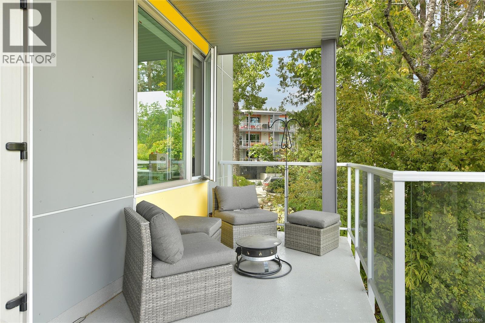 206 10660 McDonald Park Road, North Saanich