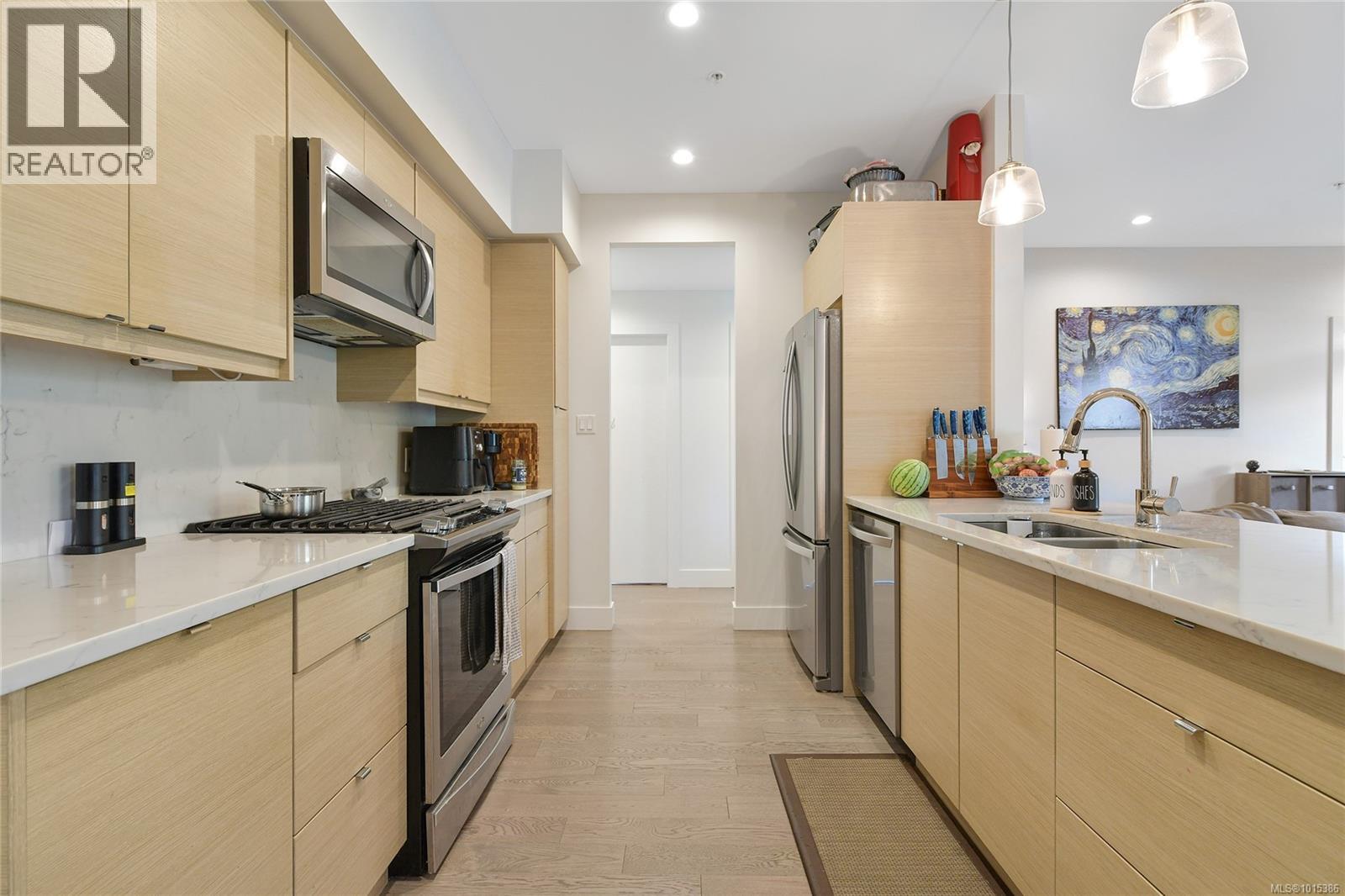 206 10660 McDonald Park Road, North Saanich