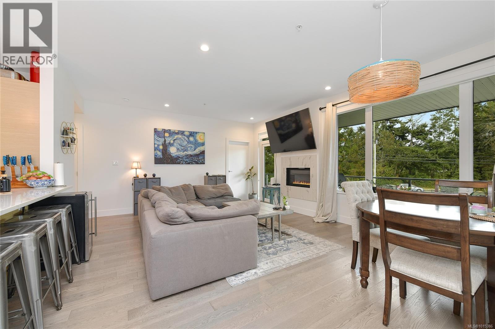 206 10660 McDonald Park Road, North Saanich