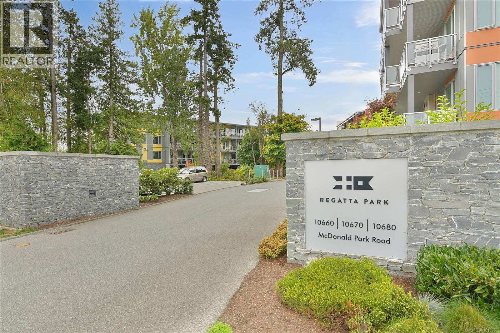 206 10660 McDonald Park Road, North Saanich