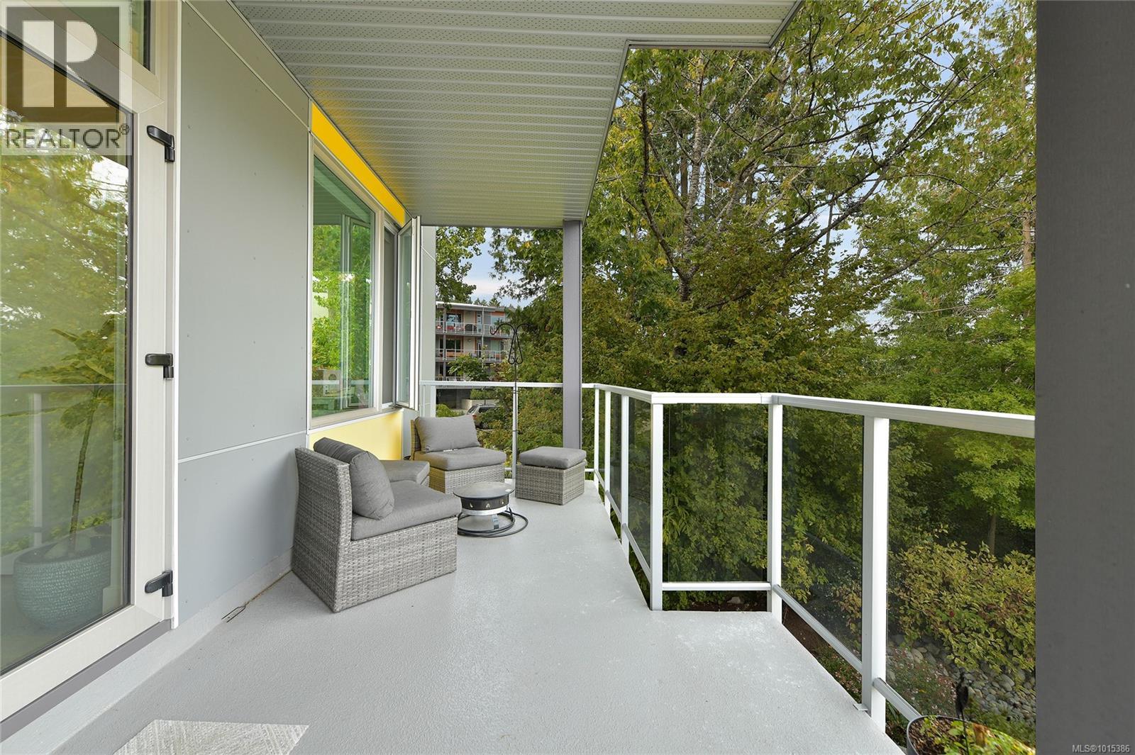 206 10660 McDonald Park Road, North Saanich