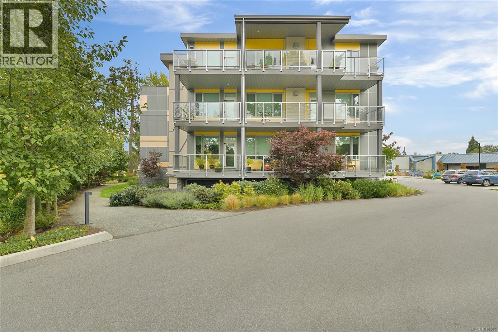 206 10660 McDonald Park Road, North Saanich