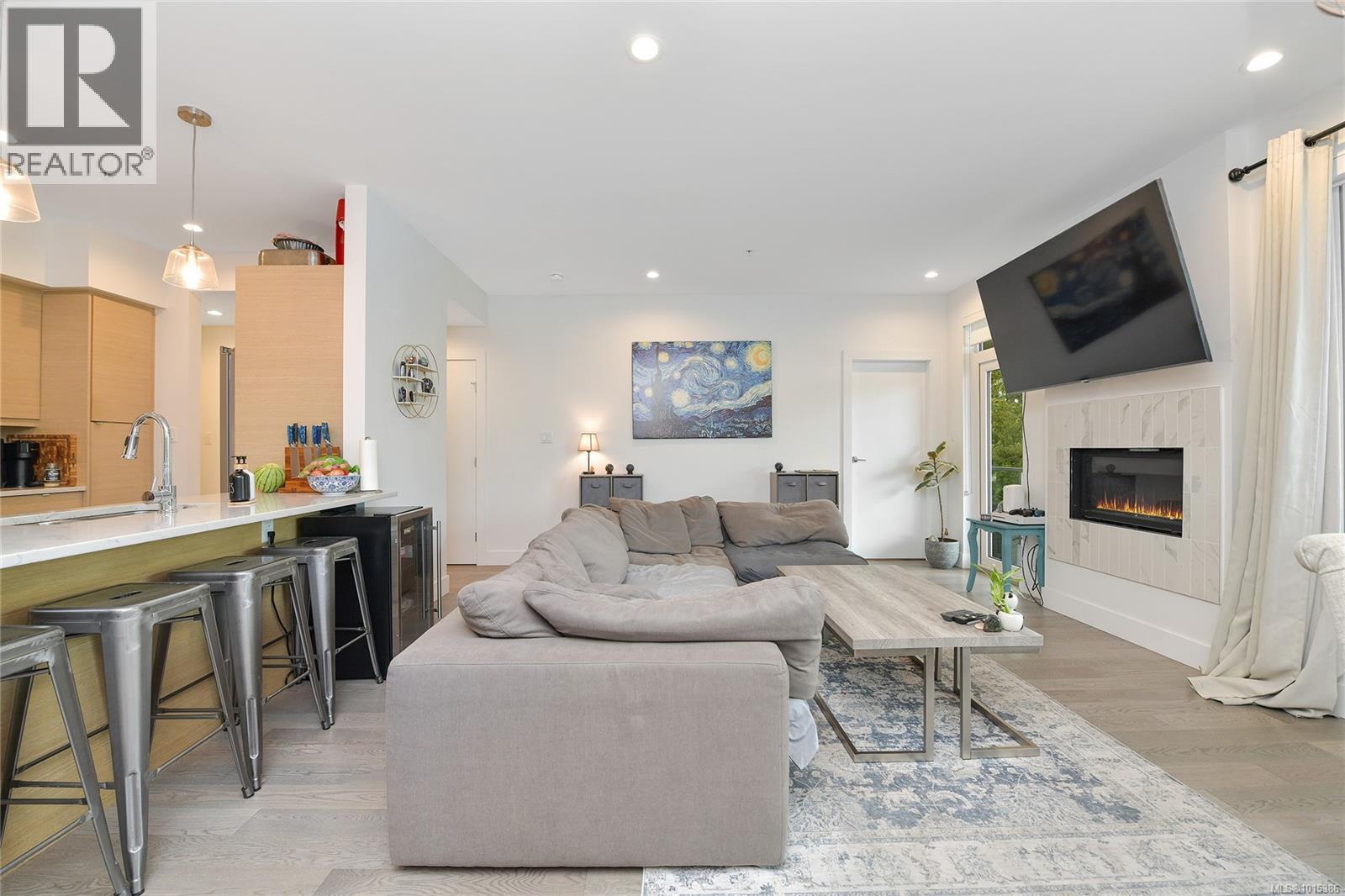 206 10660 McDonald Park Road, North Saanich
