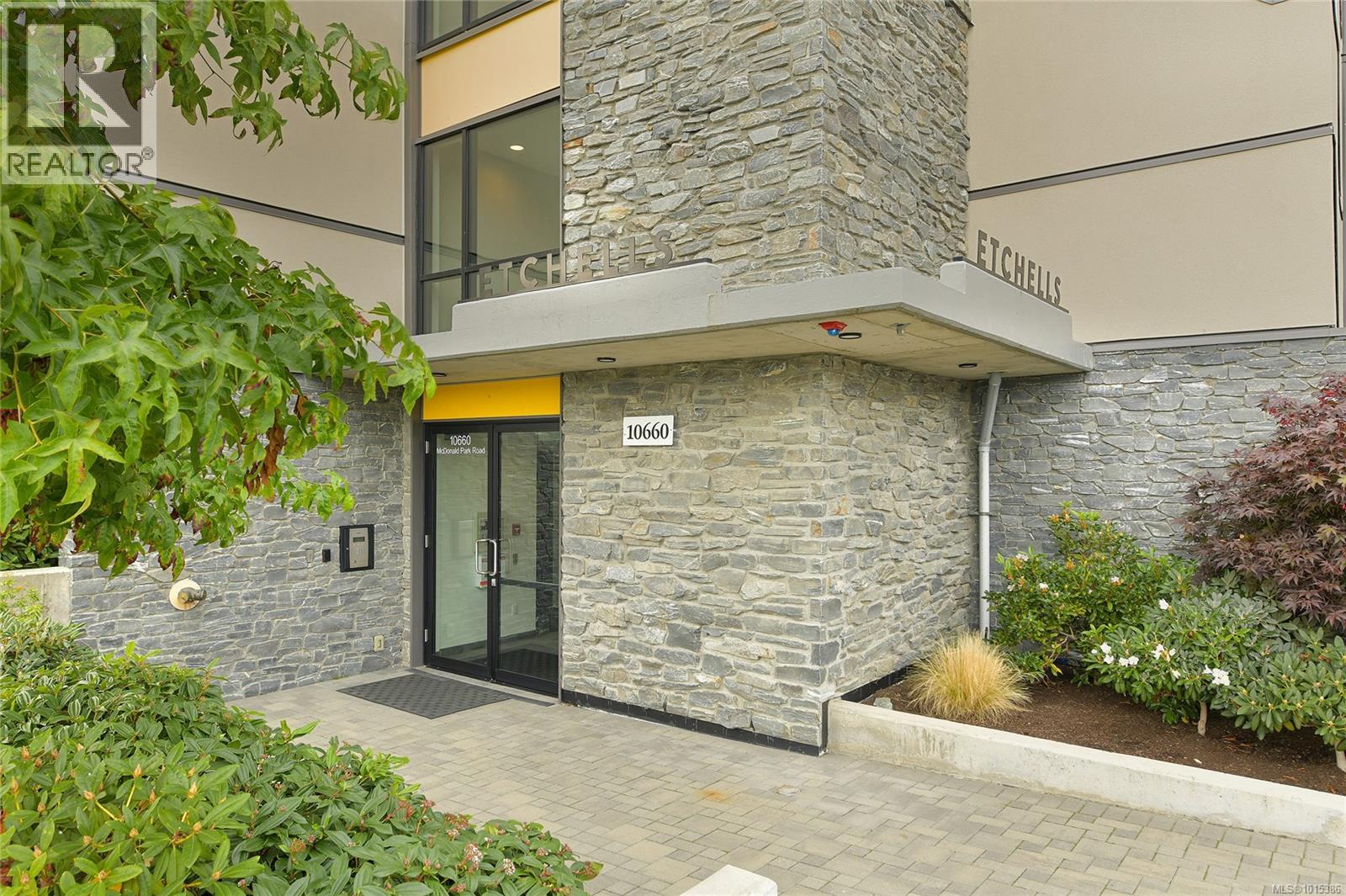 206 10660 McDonald Park Road, North Saanich