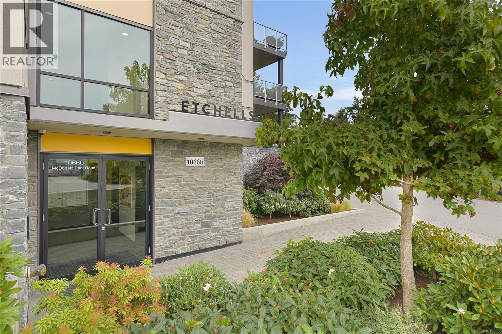 206 10660 McDonald Park Road, North Saanich