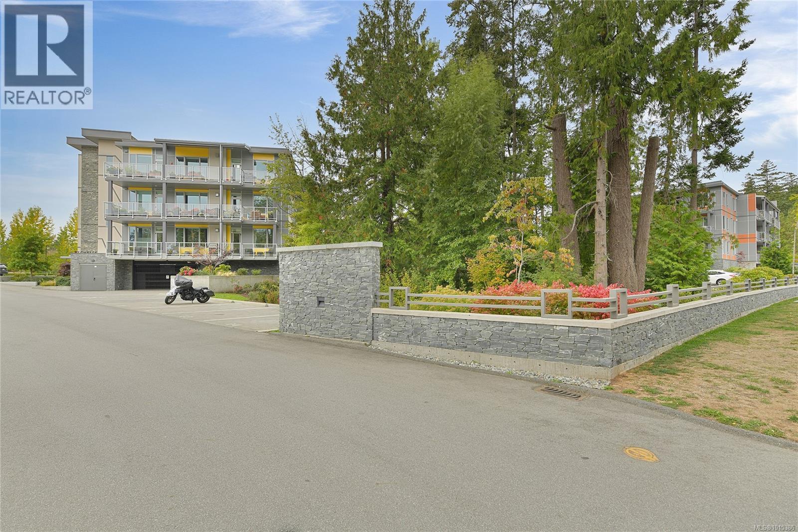 206 10660 McDonald Park Road, North Saanich