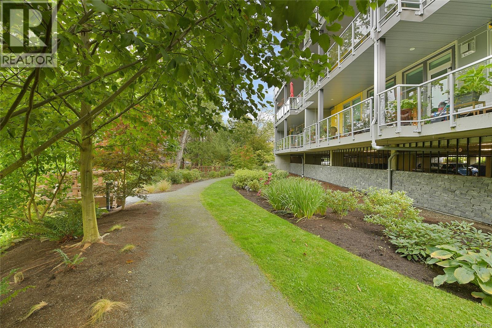 206 10660 McDonald Park Road, North Saanich