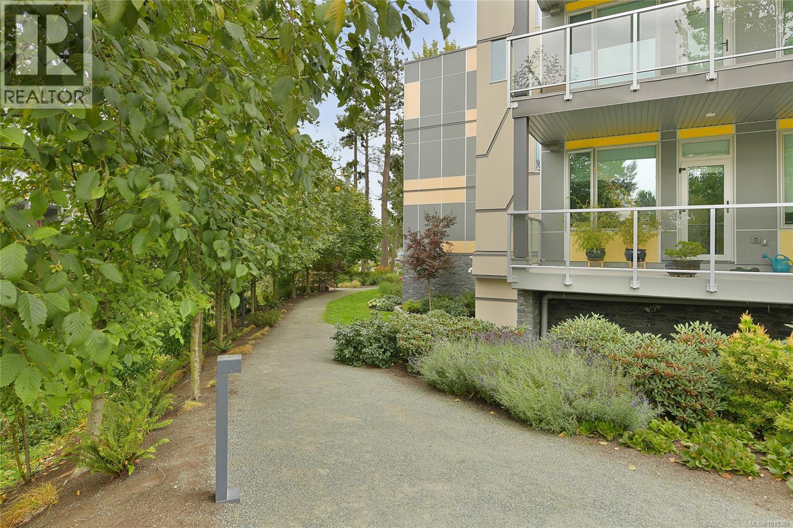 206 10660 McDonald Park Road, North Saanich