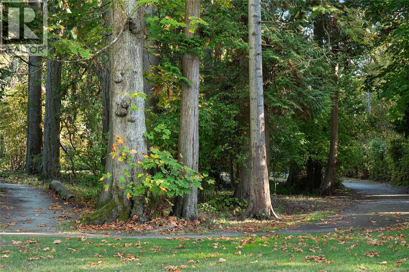 206 10660 McDonald Park Road, North Saanich